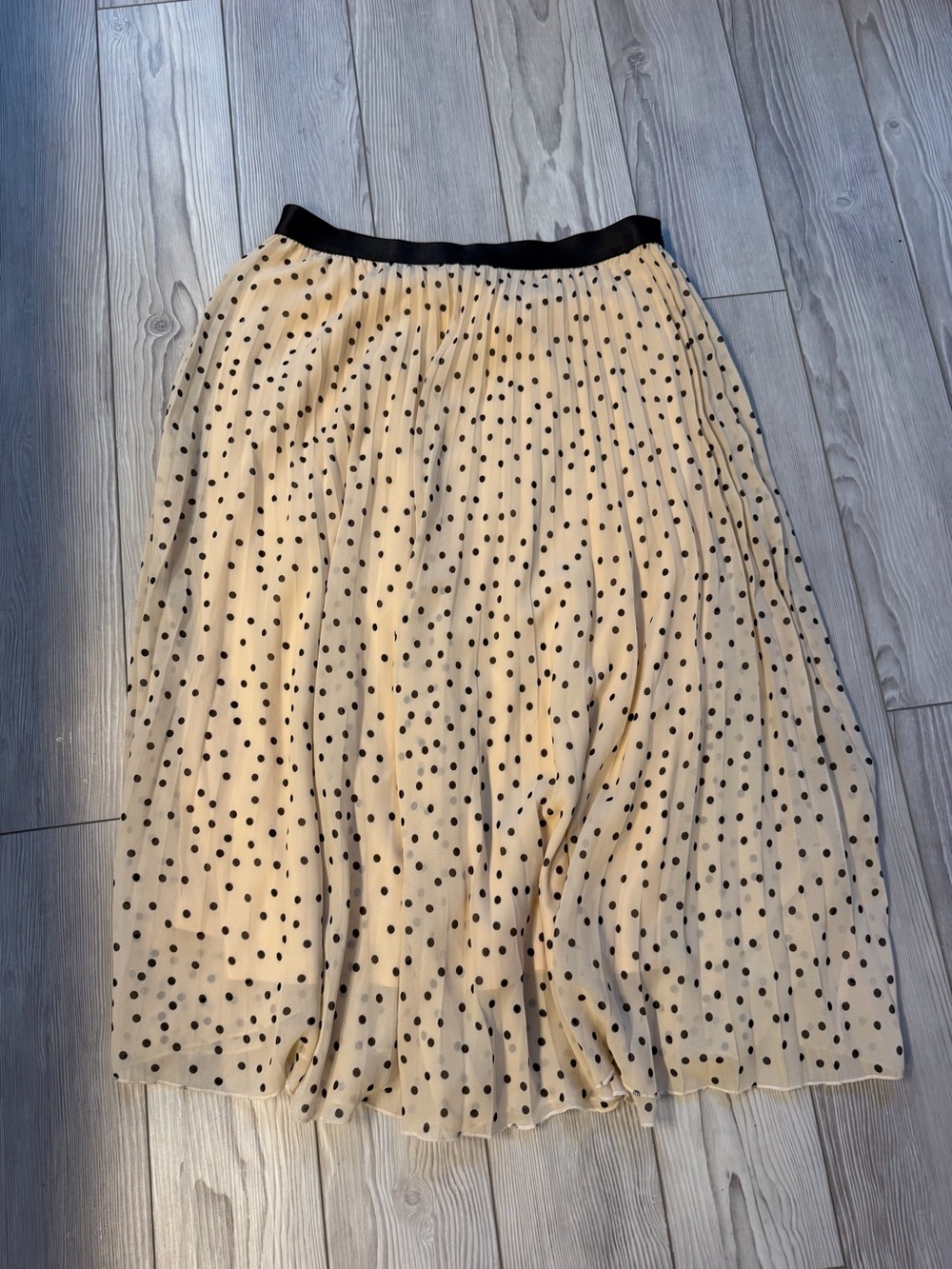 WDNY Pleated Polka Dot Midi Skirt - Black Dots on Cream. Size medium. EUC